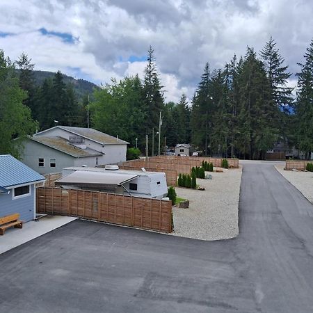 Paradise Motel Sicamous Exterior photo