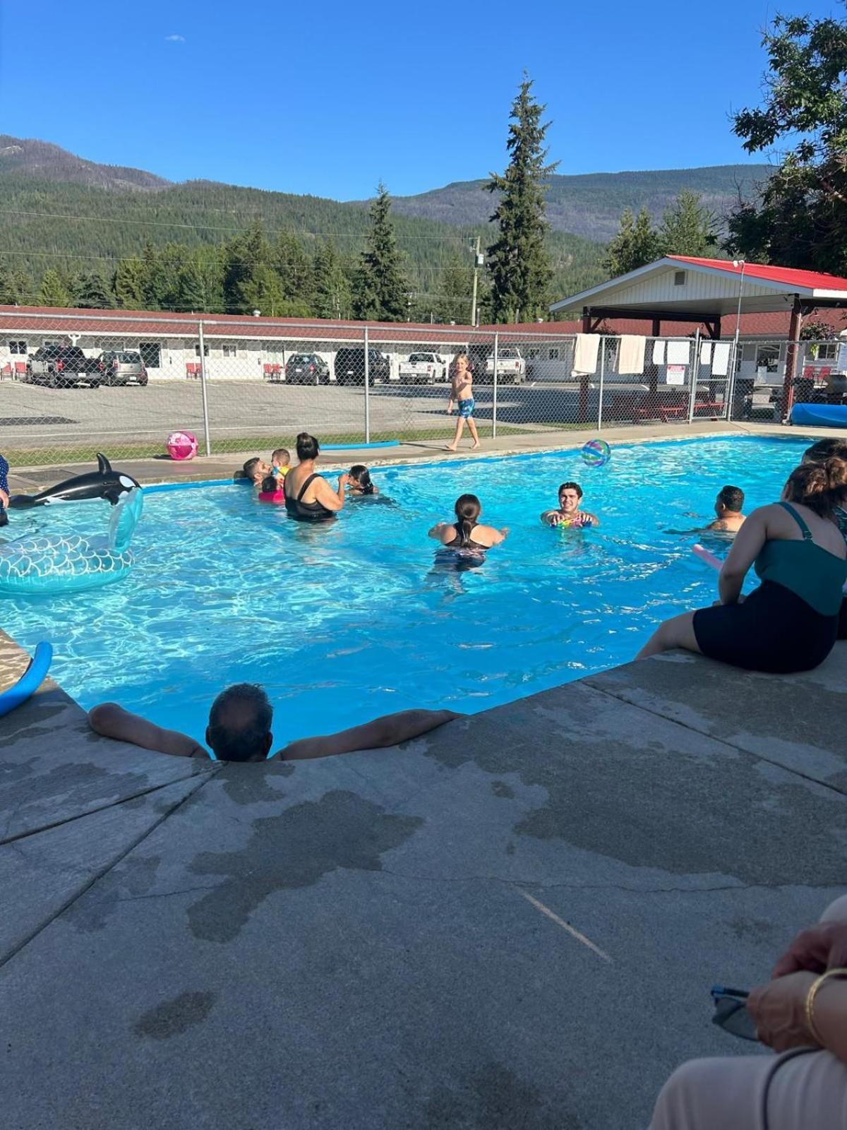 Paradise Motel Sicamous Exterior photo