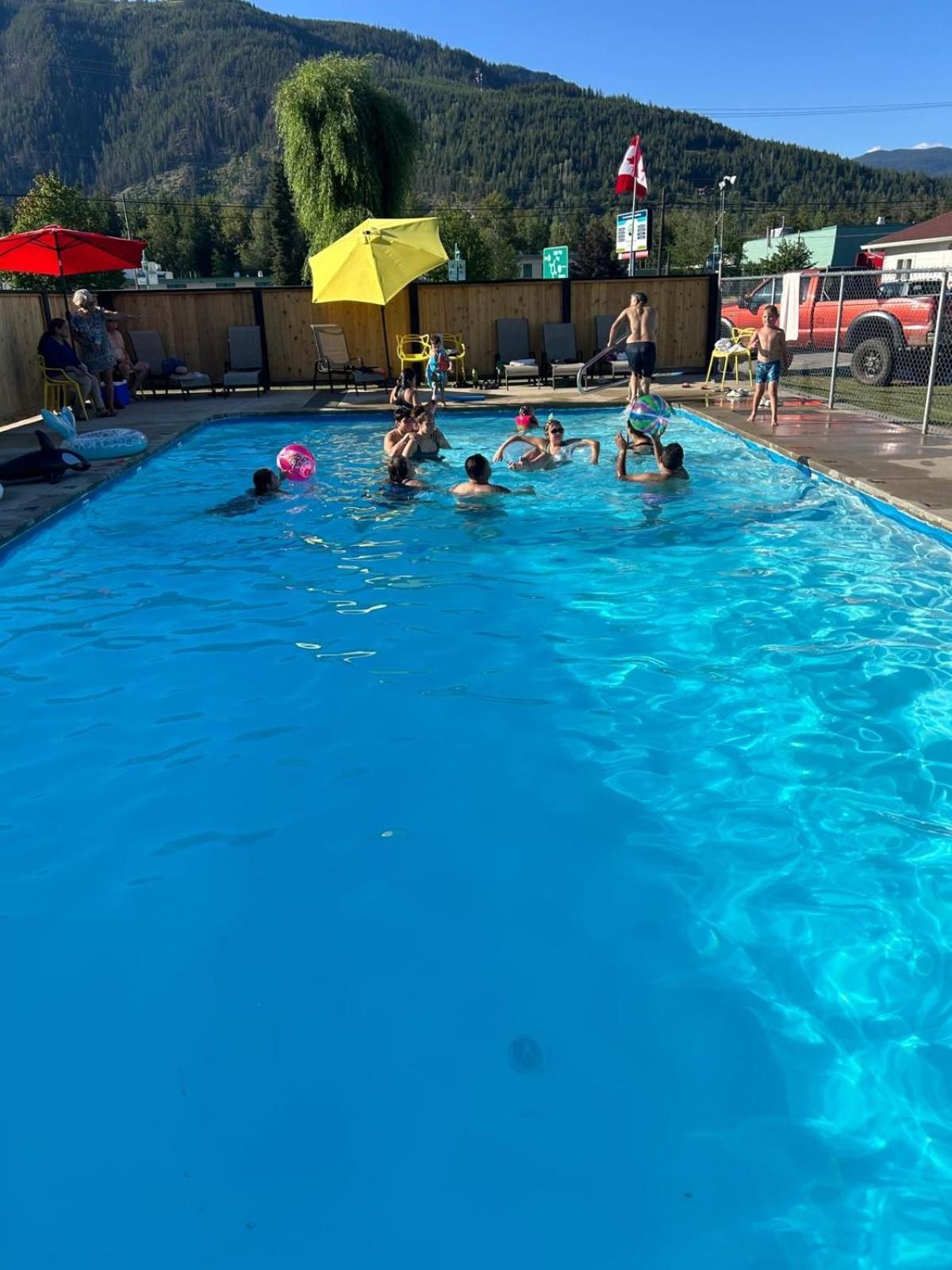 Paradise Motel Sicamous Exterior photo