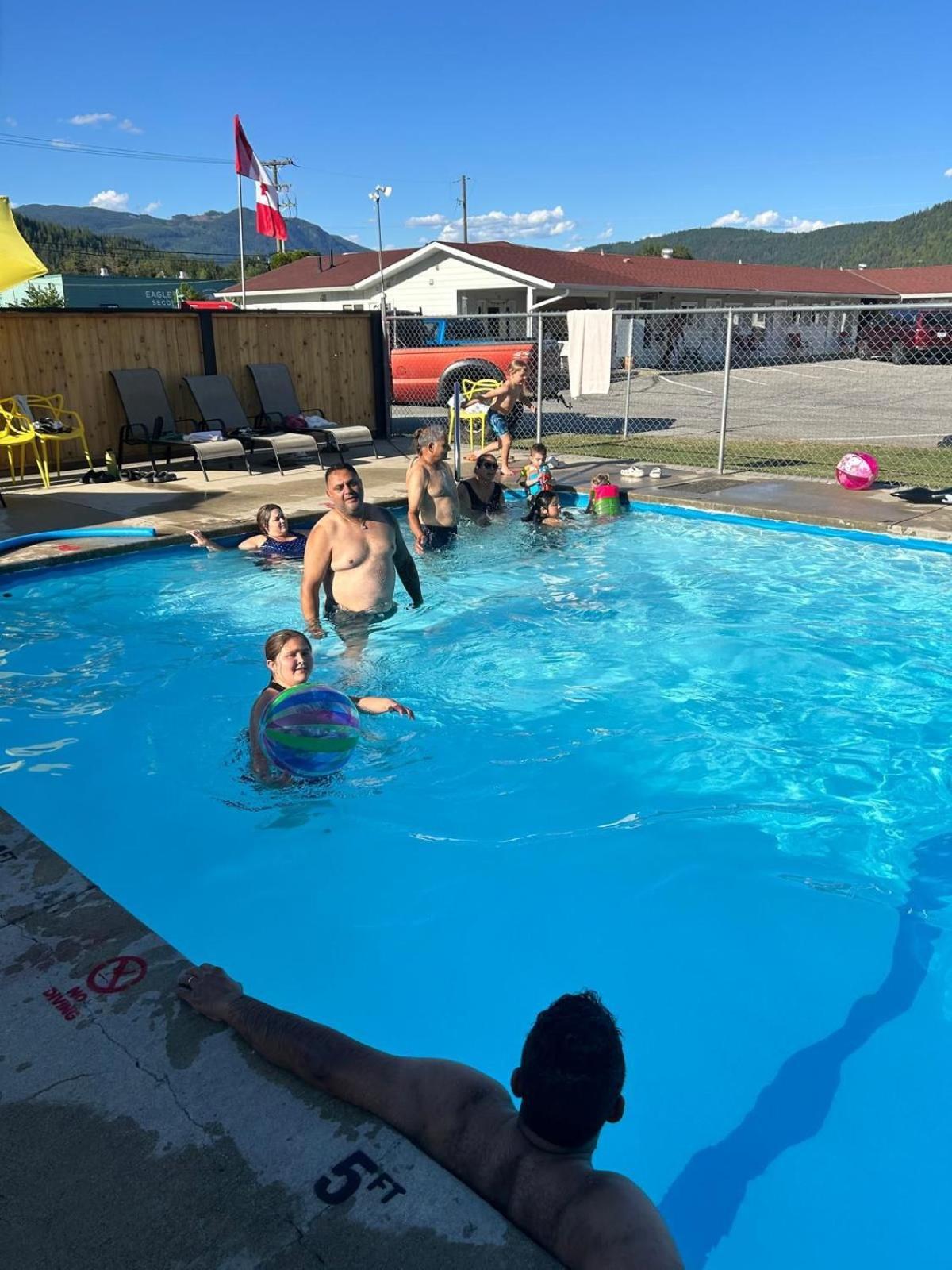 Paradise Motel Sicamous Exterior photo